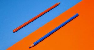 opposite coloured pencils